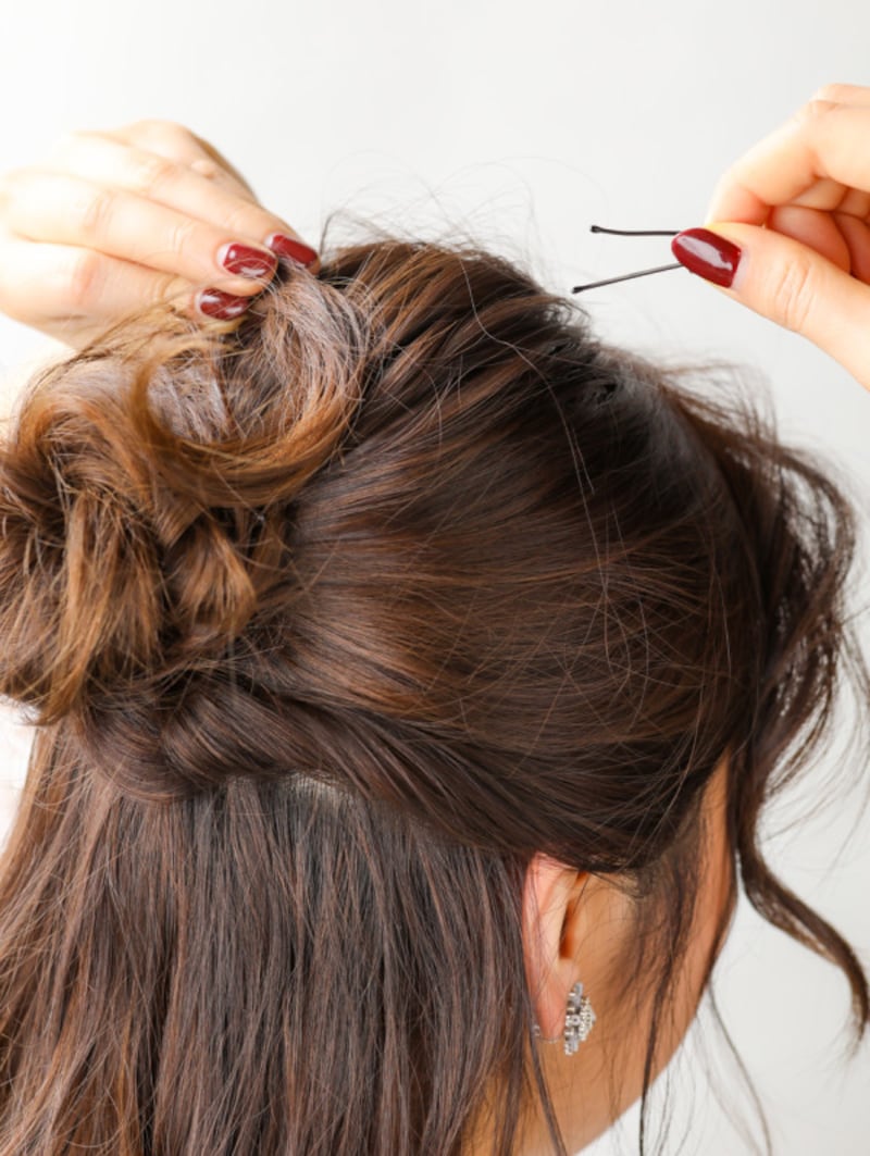 耳に少しかかるようにすると今っぽい