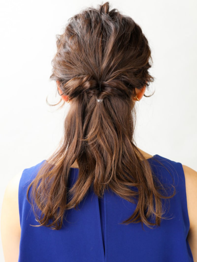 ハーフアップとくるりんぱを重ねる