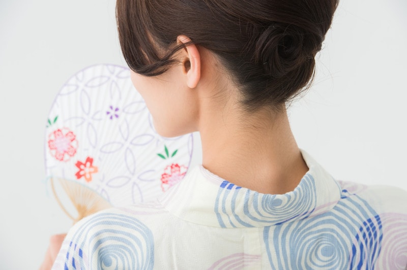 着物姿は限られた露出が色気を演出