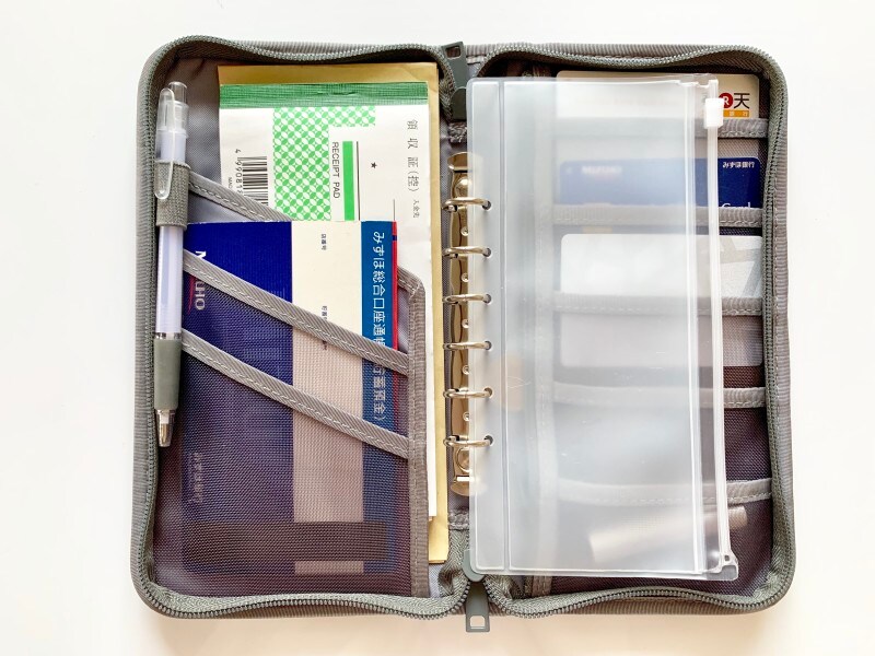 通帳からカードまでスッキリ見やすく収納できる