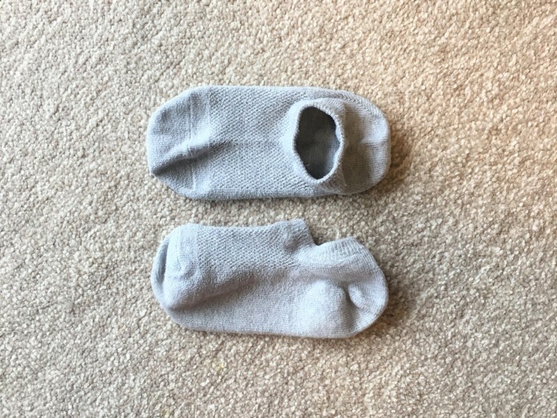 夏には甲の部分がメッシュ編みになっているものが登場していました。