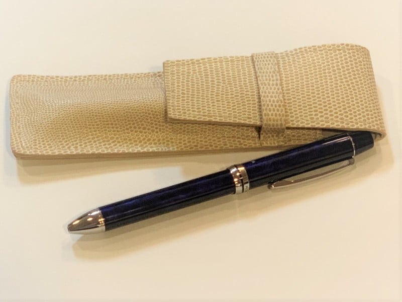 5機能を細身のボディに搭載。女性が持ち歩くのに便利です