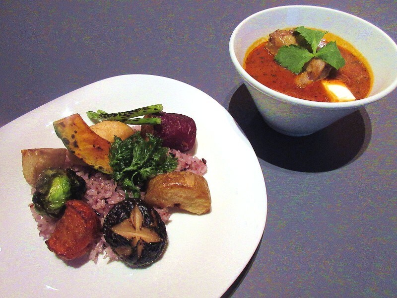 re:Dine GINZA（リダイン ギンザ） とろとろ豚ナンコツスープカレー