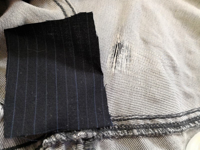 破れた範囲よりも一回り大きな布に裁ほう上手を使って張り合わせるだけ