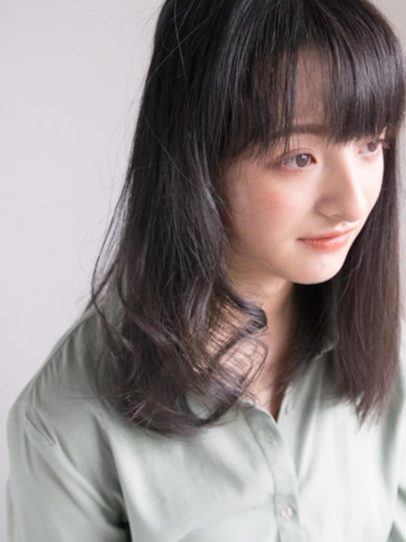 柔らかく立体的に動く黒髪アレンジヘアに