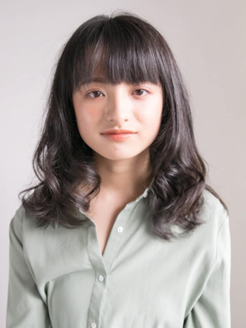 黒髪の巻き髪アレンジが巻き終わった状態