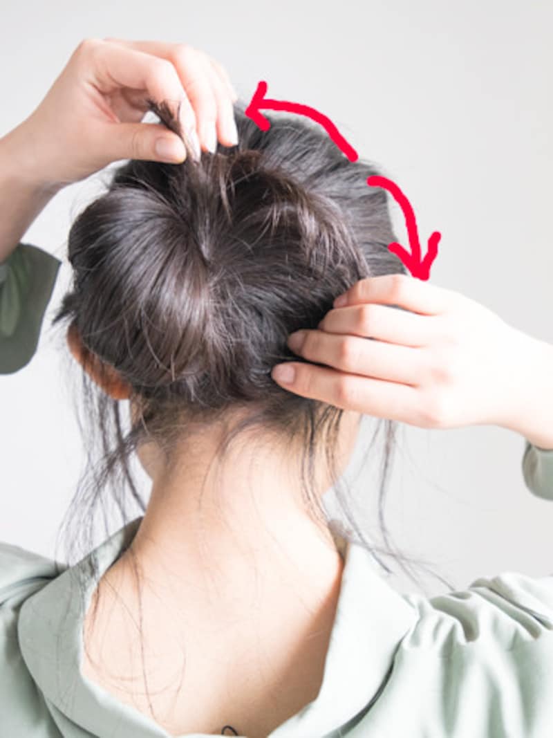 扇状に毛先を広げる