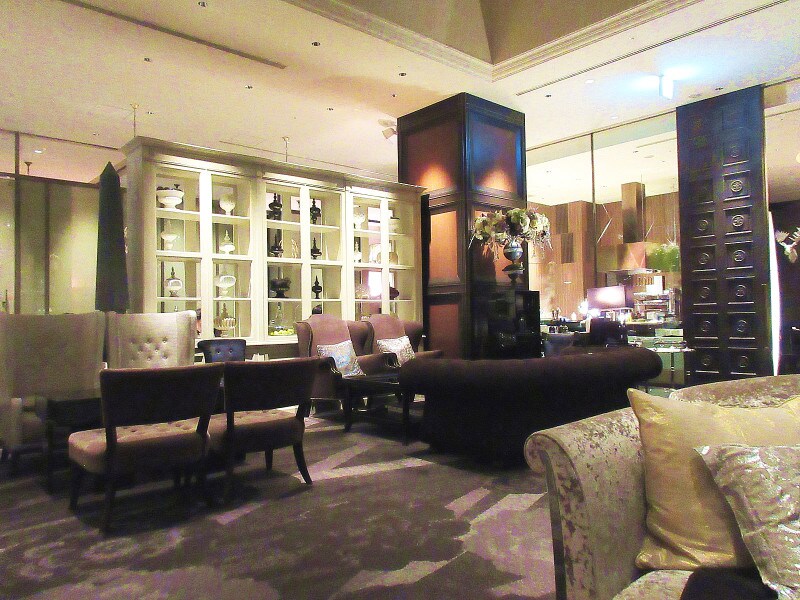 ホテル インターコンチネンタル 東京ベイ 食後は隣接する「ニューヨークラウンジ」に転卓してデザートを満喫