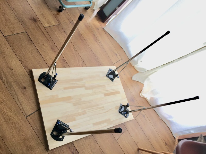 裏面。ワンタッチ松葉脚を装着