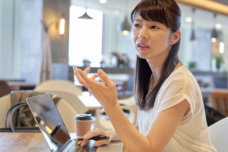 アドバイス1:セクハラには「笑顔」は出さない
