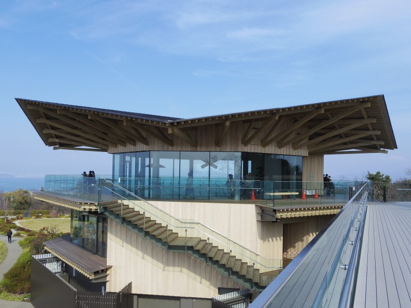 展望回廊から外観を望む