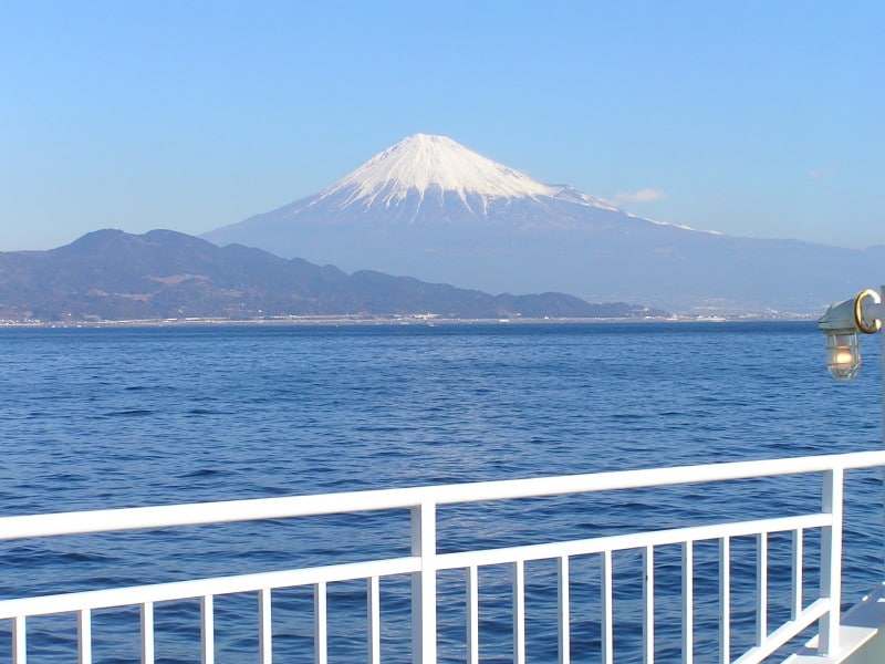 甲板から望む富士山