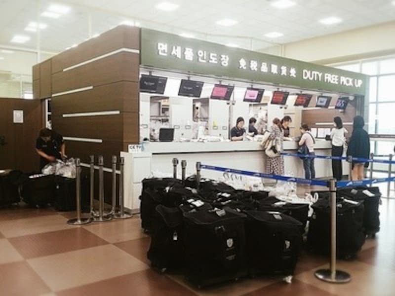 大邱国際空港の免税品受取りカウンター