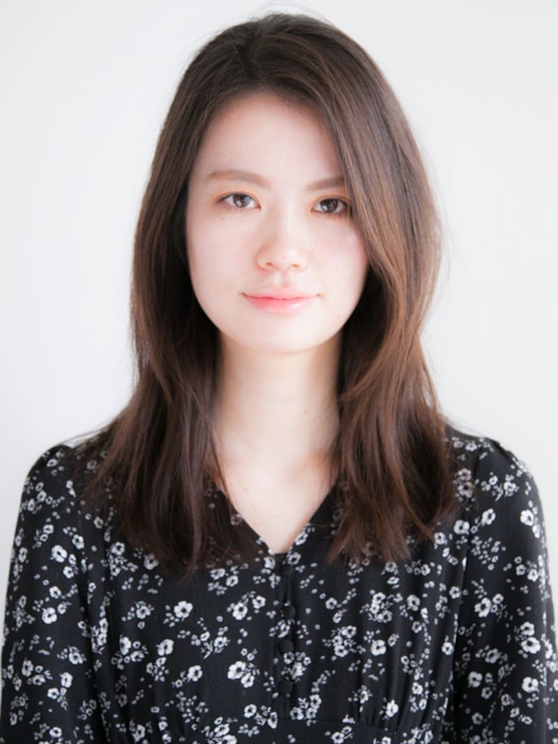 胸上ストレートのロングヘア