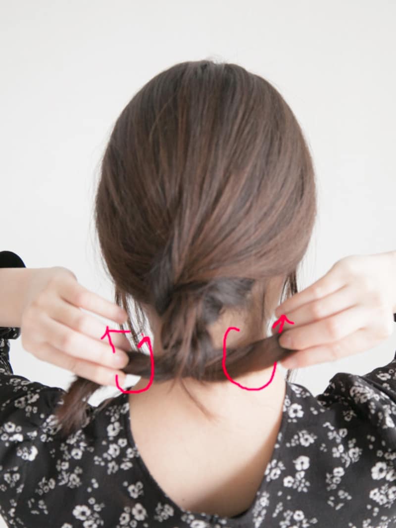 毛束を交差させて、キツめにねじる