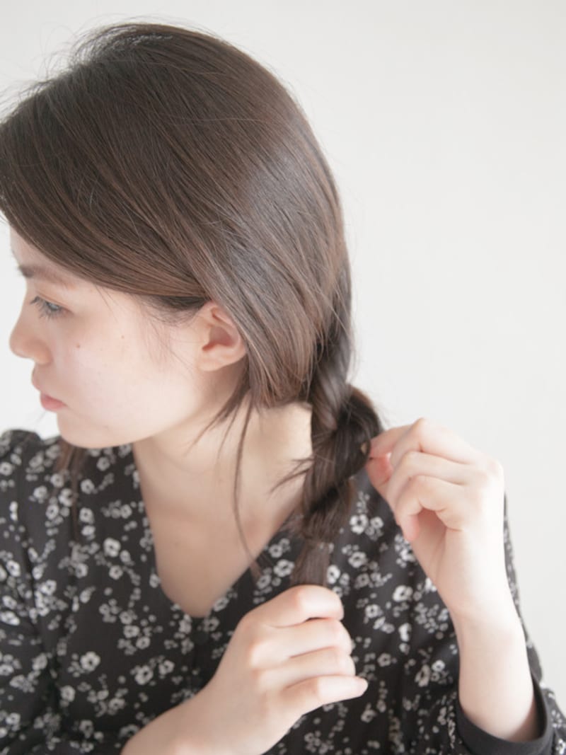 指でつまんで少しづつ引っ張る