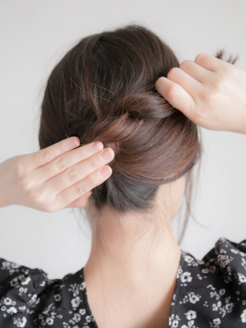 毛束の根元部分を左手でおさえながらすると上手にできる