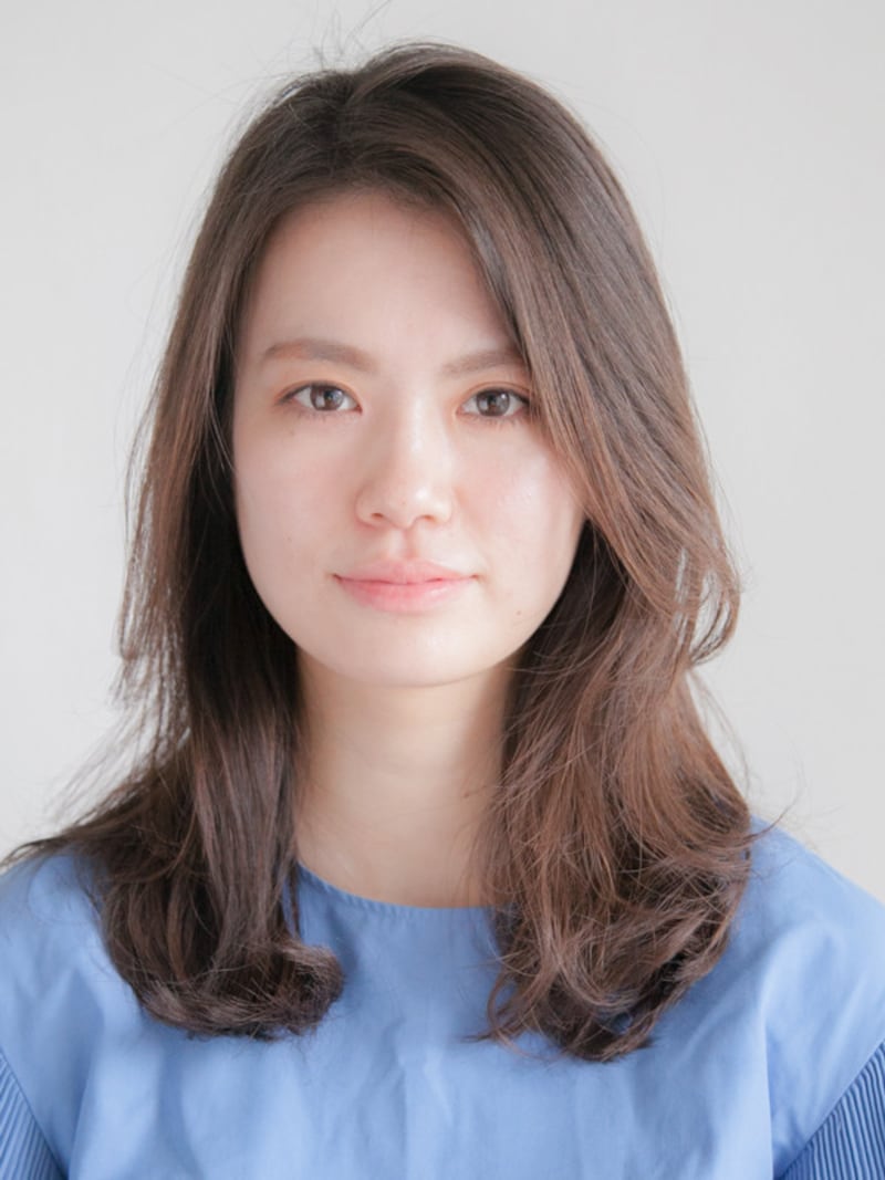 長め前髪の胸上のセミロング