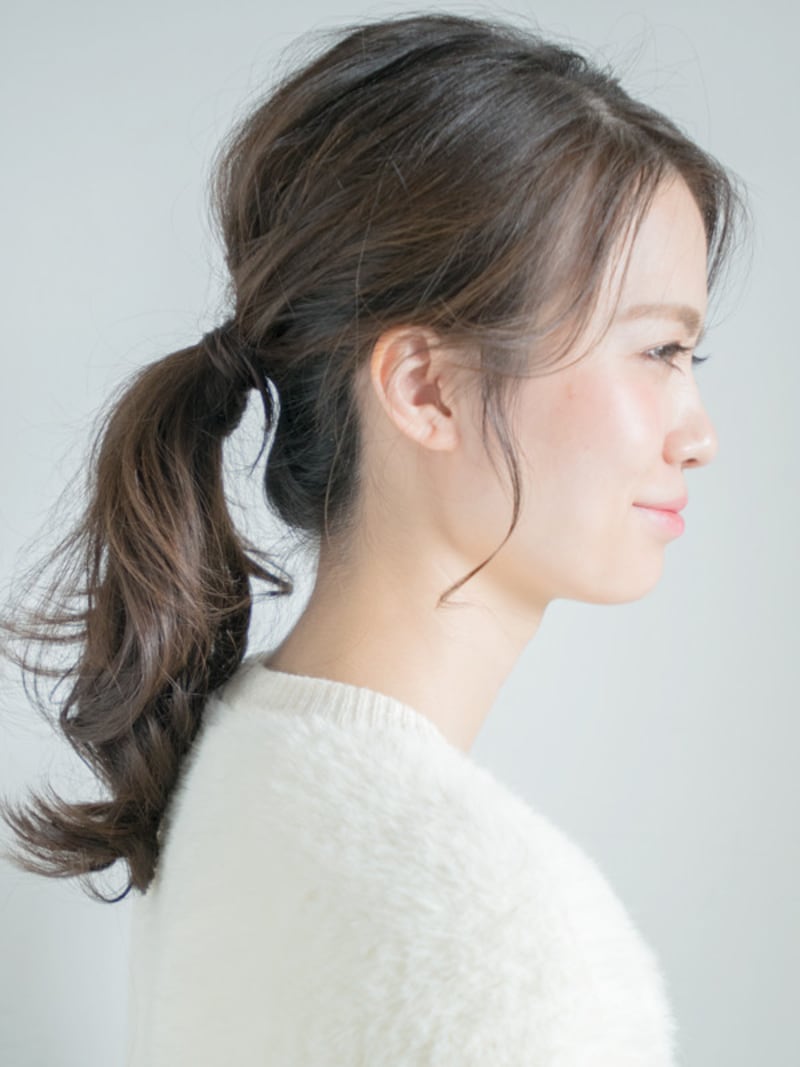 真ん中の高さで結んだ大人ひとつ結び