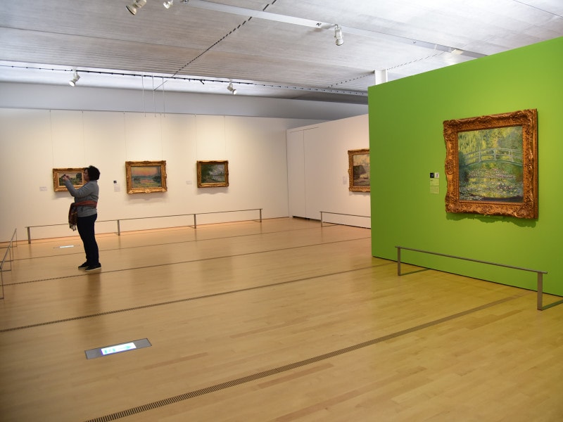 現在、開催中の企画展『印象派、記憶への旅』。一部の作品は写真撮影オーケーとしている