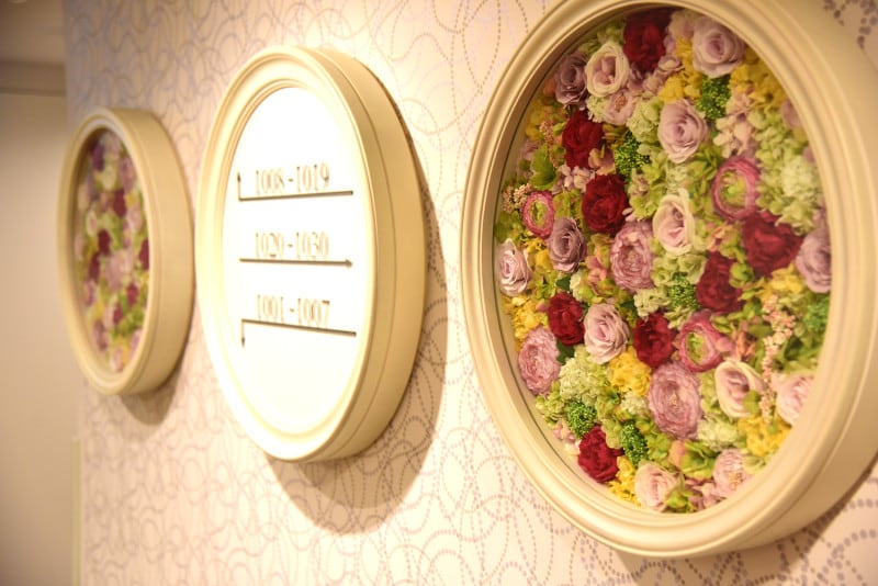 日本最初の花時計である「こうべ花時計」をイメージした10階のエレベーターホール