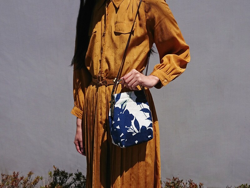 単色のワンピースとベンリー2WAYがま口を合わせても素敵!