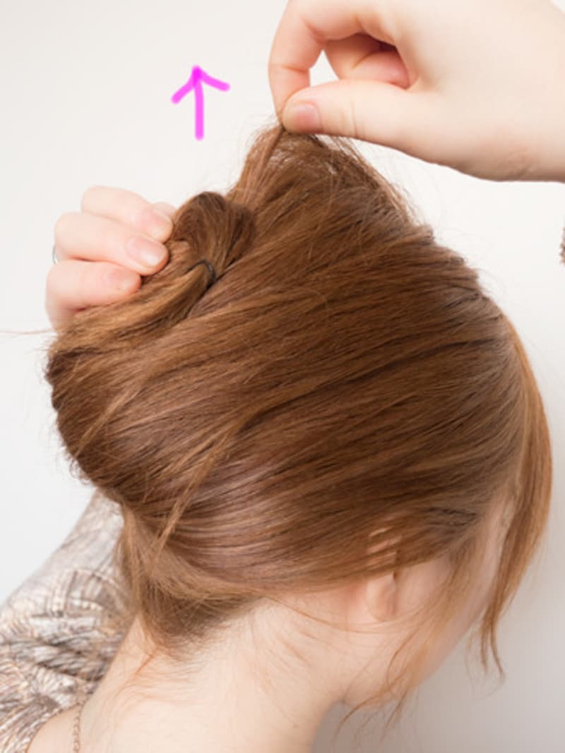 100均のアイテムで簡単夜会巻き:引き上げる毛束は細く