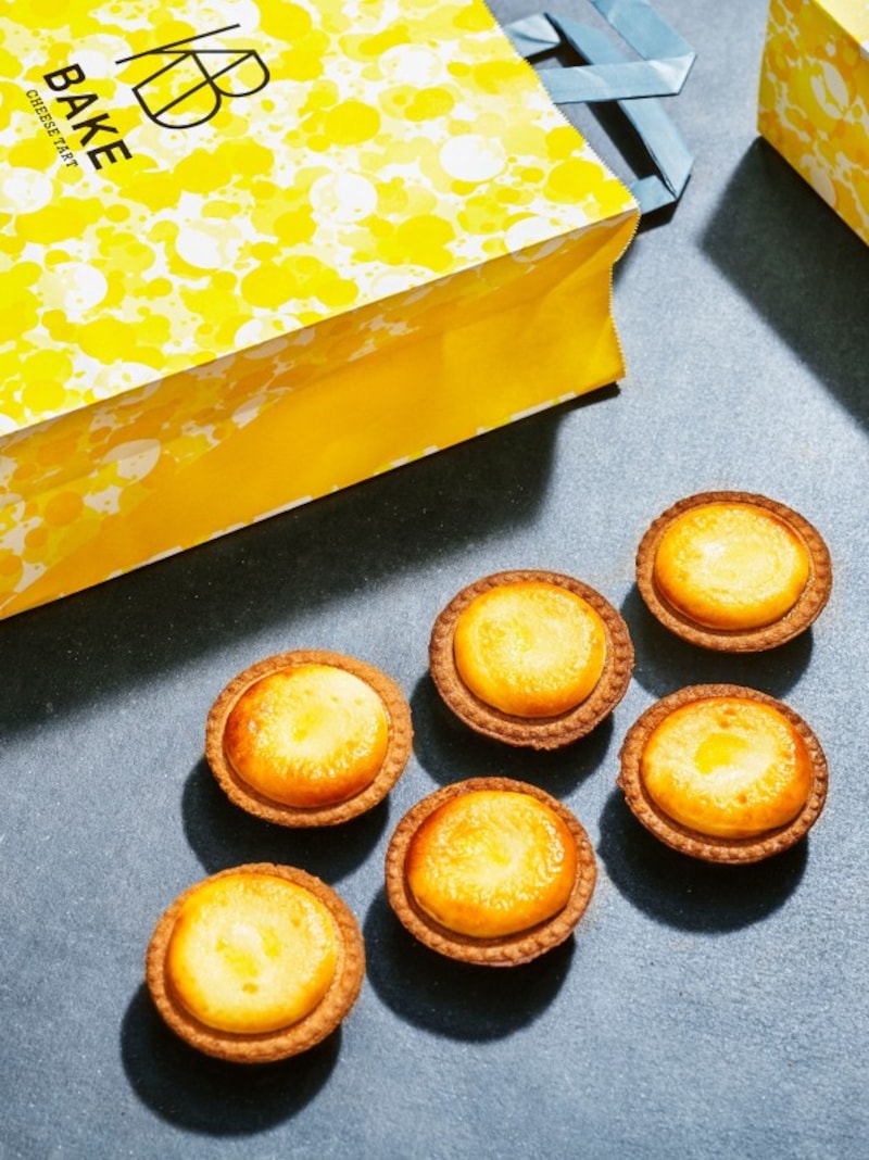 「株式会社BAKE」の「BAKE CHEESE TART」は、現在では日本国内のみならず海外にも複数店舗を展開。看板商品の「焼きたてチーズタルト」は、定番味以外に期間限定フレーバーも登場する。