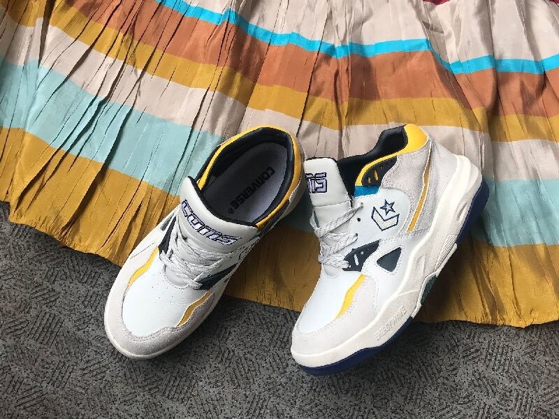 コンバーススニーカー