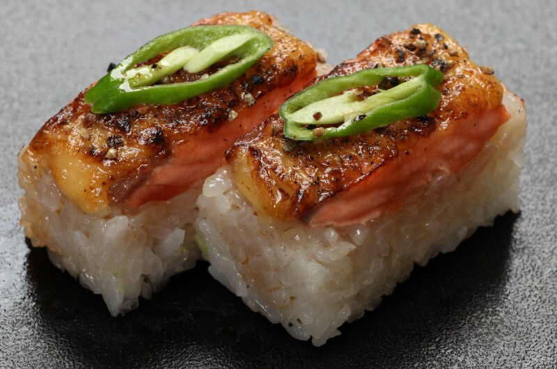 炙りサーモン押し寿司