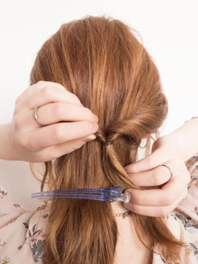 ポニーフックの編みおろしアレンジのやり方! くるりんぱでボリュームを出す