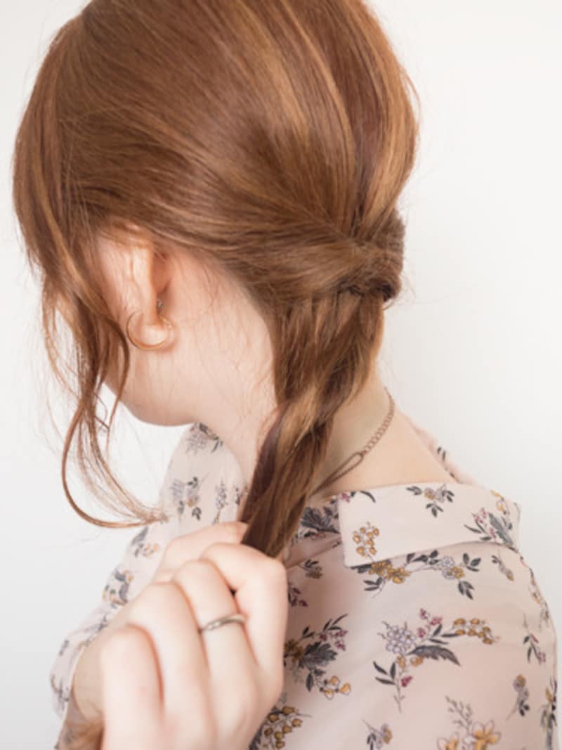 ロープ編みをして編みおろしを作る