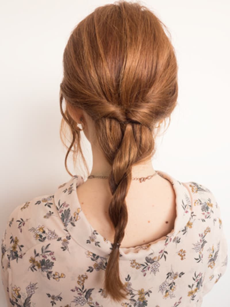 ロープ編みをした毛先をシリコンゴムで留める