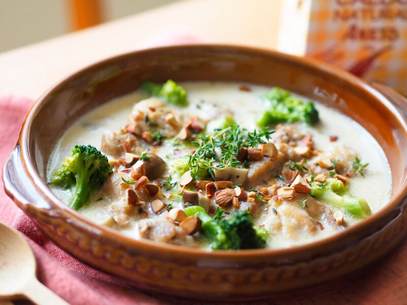 私のイチオシ。生クリームをちょい足しした、チキンの煮込みが絶品！