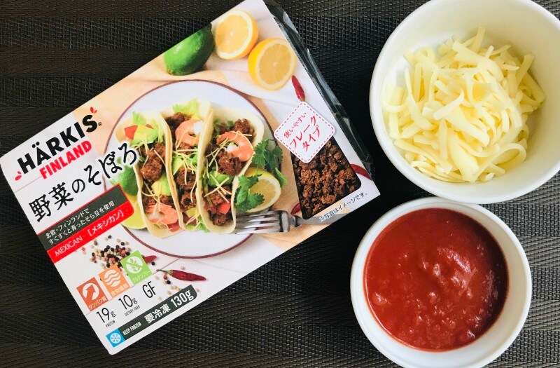 材料は３つだけ。ハーキス、トマトソース、とろけるチーズ。