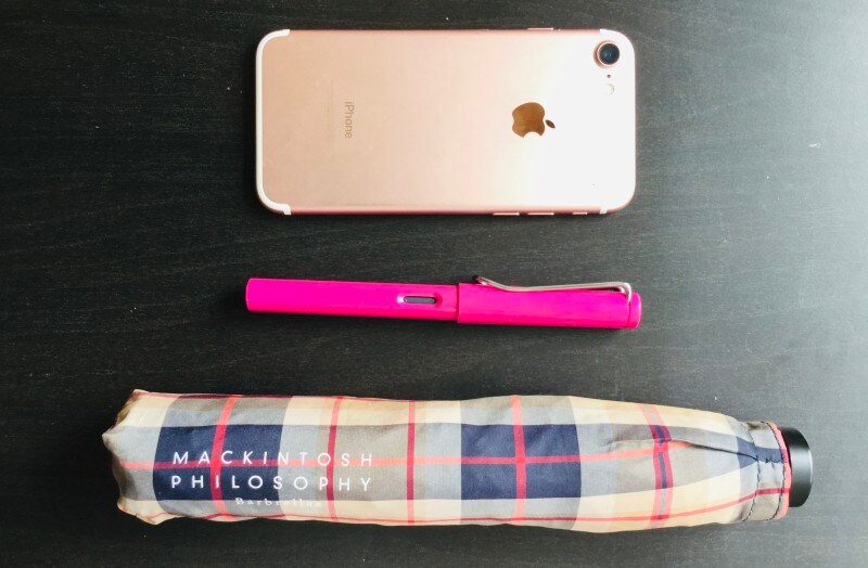 iphoneより軽い！ペンケースに間違われることも。