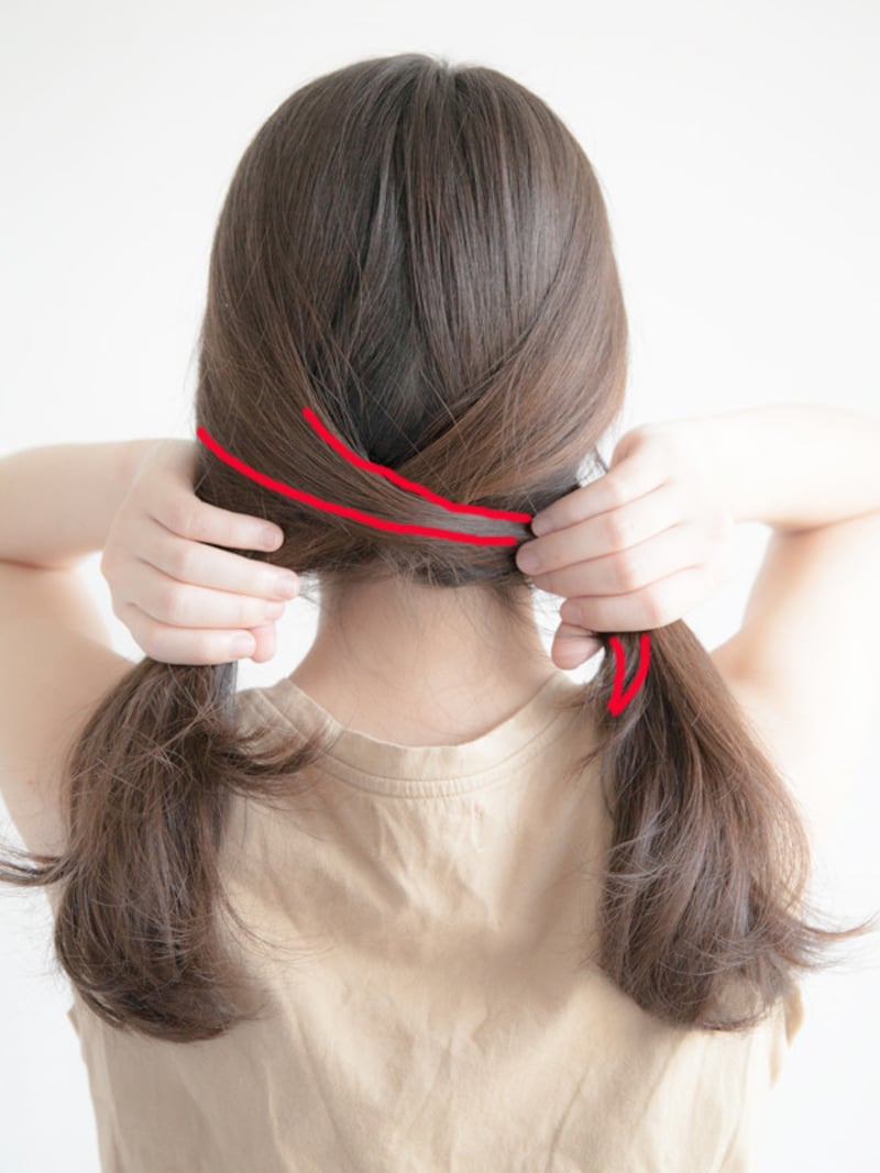 海やプールの髪型：フィッシュボーンの作り方