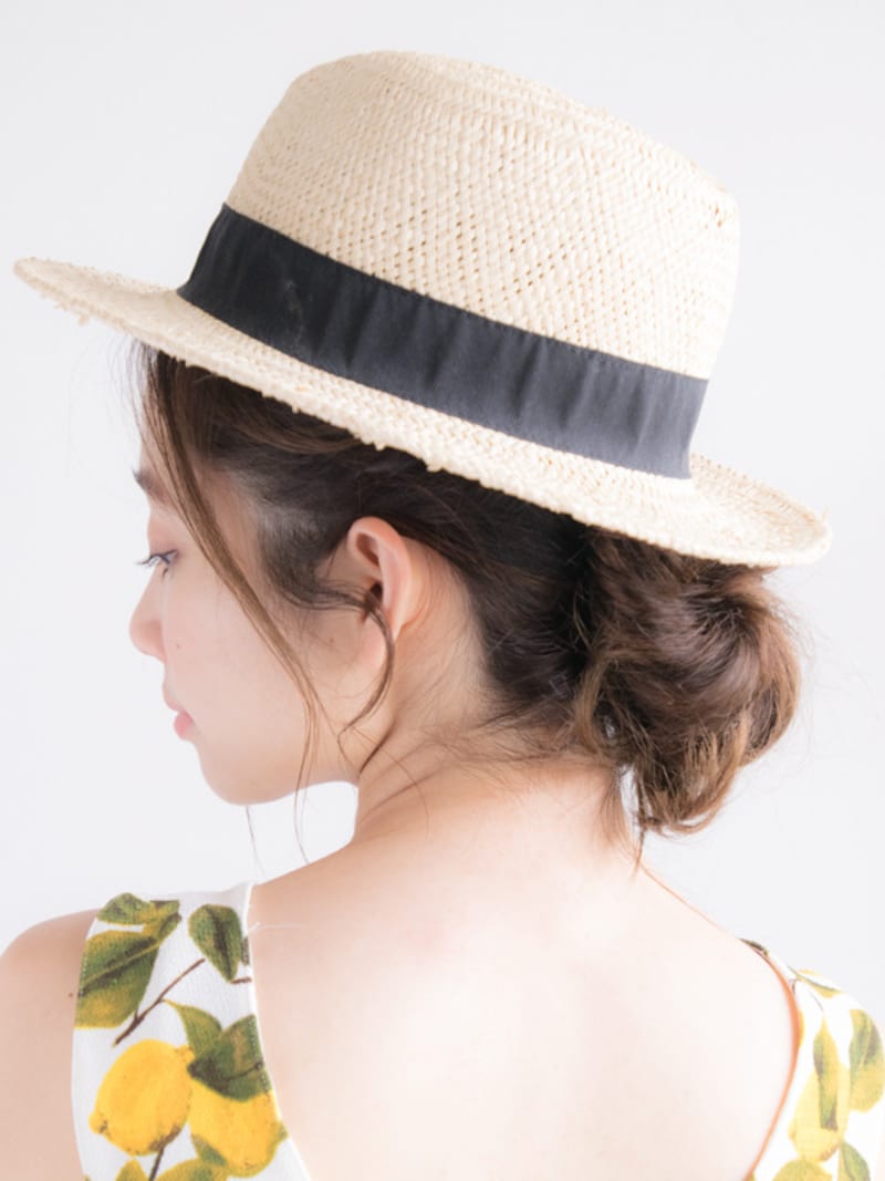 プールや海の髪型・ヘアアレンジ6：麦わら帽子