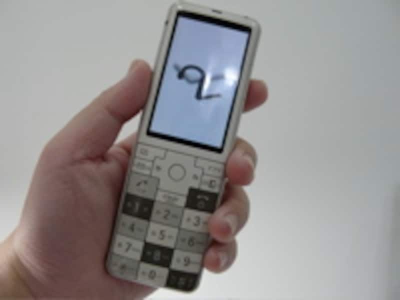 機能を凝縮して帰ってきた au・INFOBAR2 [携帯電話] All About