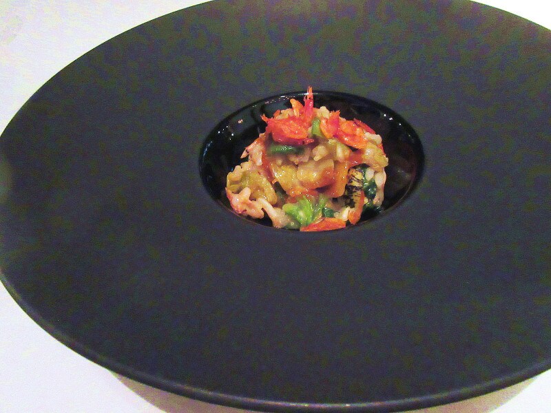 コンラッド東京「コラージュ」 アミューズブーシュの後に提供されるこだわりの「本日のリゾット」