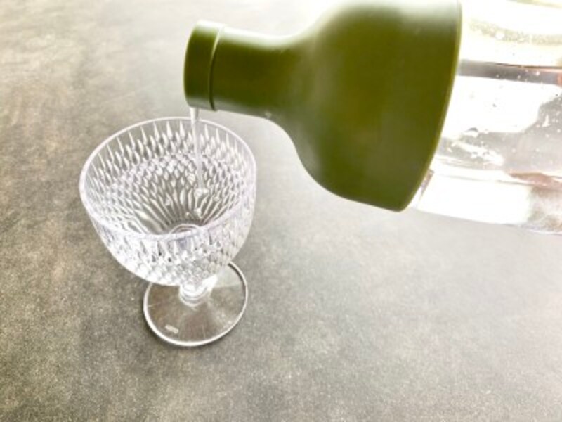 注ぎやすく水が垂れない