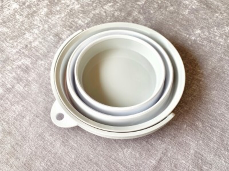 折りたたむと高さが4.9cmになる