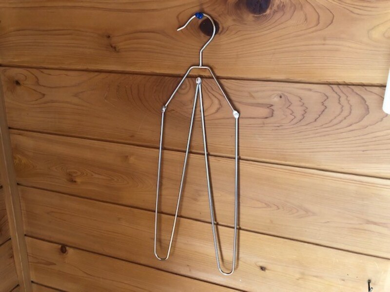 使わないときには、折り畳めばすっきり収納。壁にかけてもサマになる