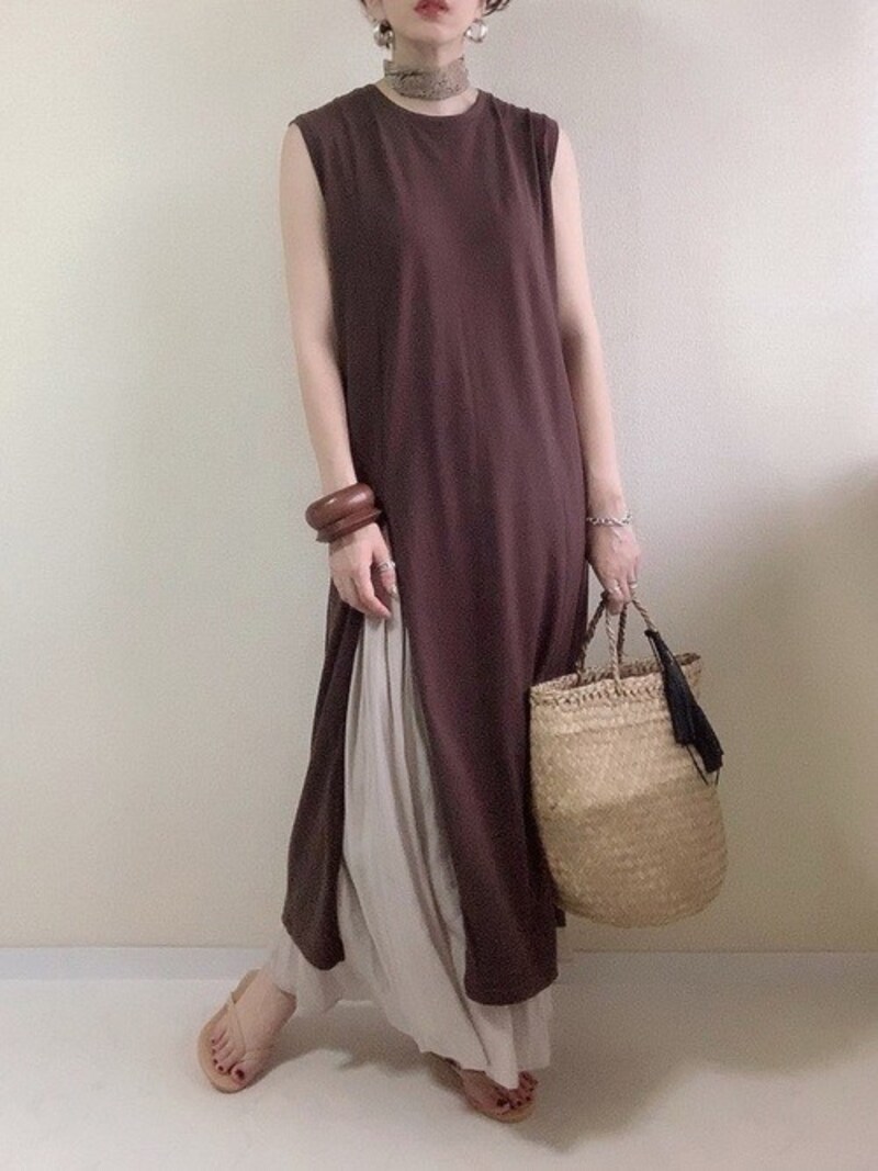 ブラウン系ワンピースは今年一着持っておくと使えます 出典:WEAR