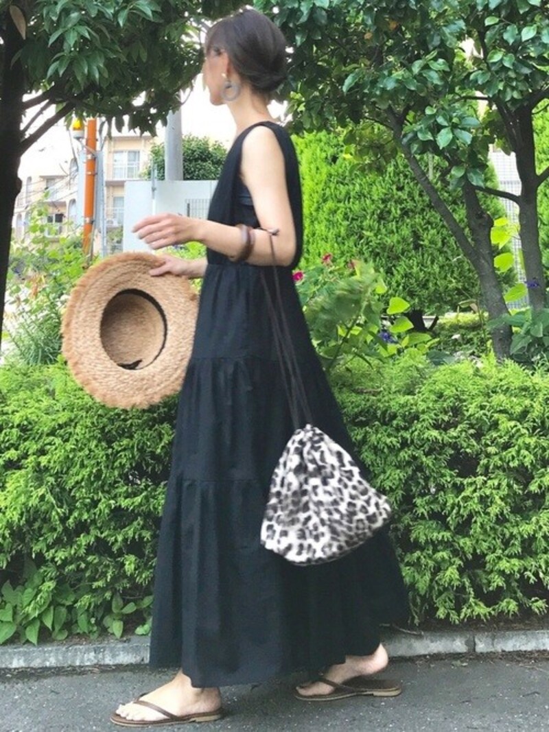 軽やかな素材感の黒アイテムは大人にぴったり 出典:WEAR