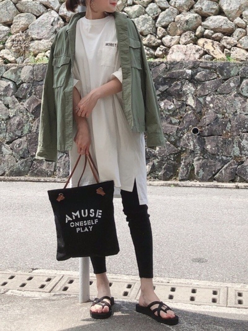 一枚では着にくいゆるっとトップスやチュニック丈アイテムに最適　出典：WEAR