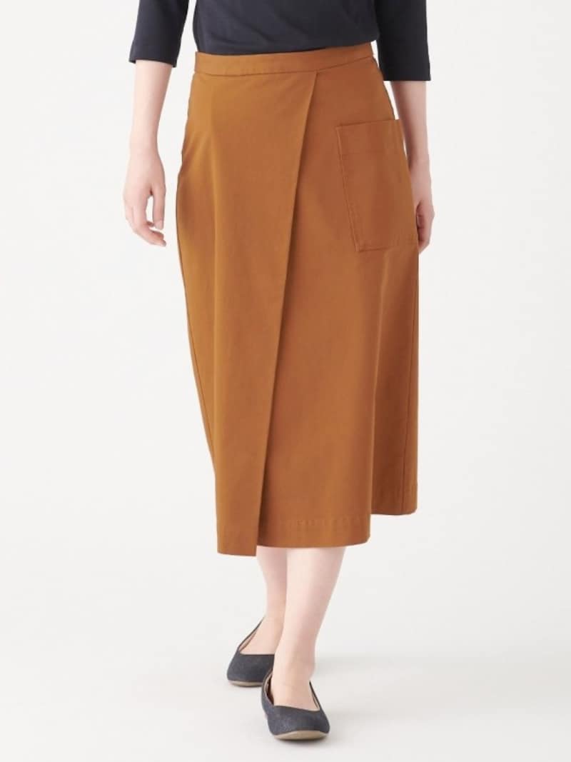 無印良品　縦横ストレッチチノイージーセミフレアスカート　4990円（税込）