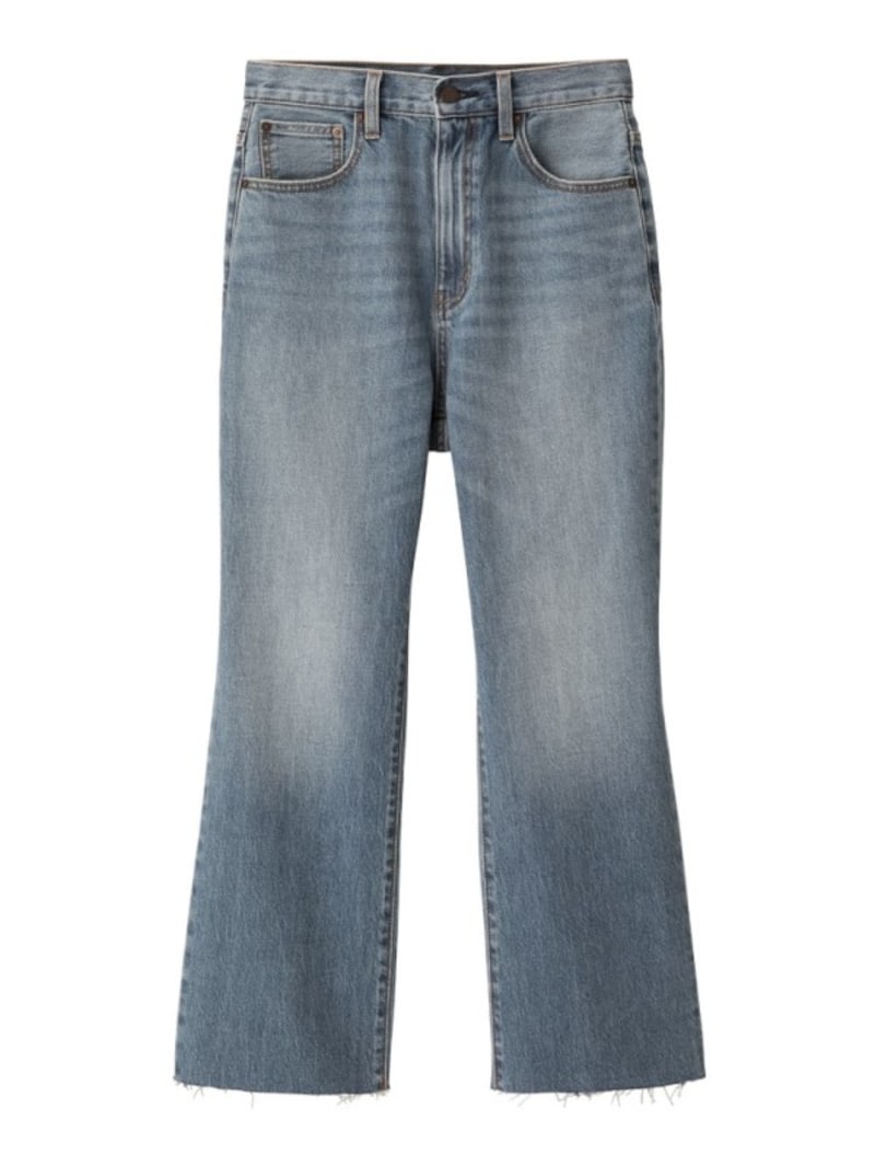 GU キックフレアジーンズ 2490円（税抜）