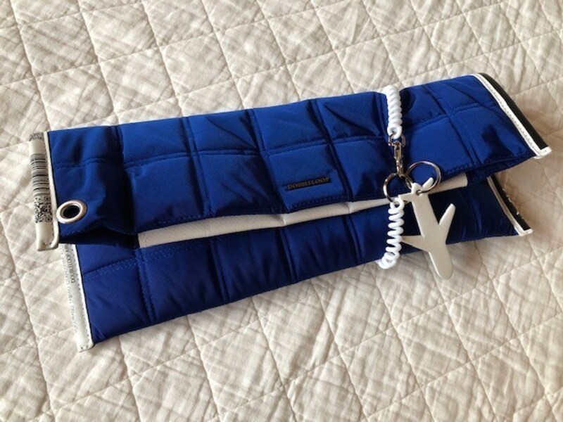 ストラップをはずせば、クラッチバッグに変身