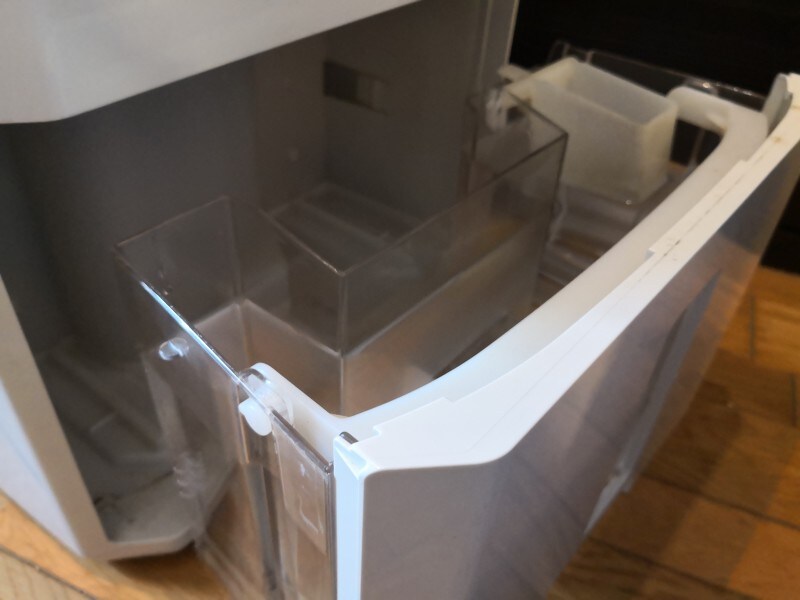 貯水量が多いので水捨ての手間が減るコロナ除湿器どこでもクーラー